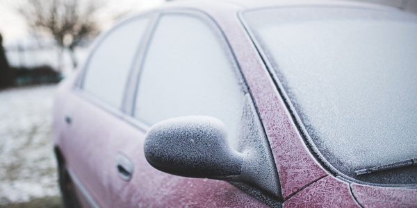 Wartung des Fahrzeugs im Winter: Winterreifen prüfen und sicher durch die kalte Jahreszeit kommen