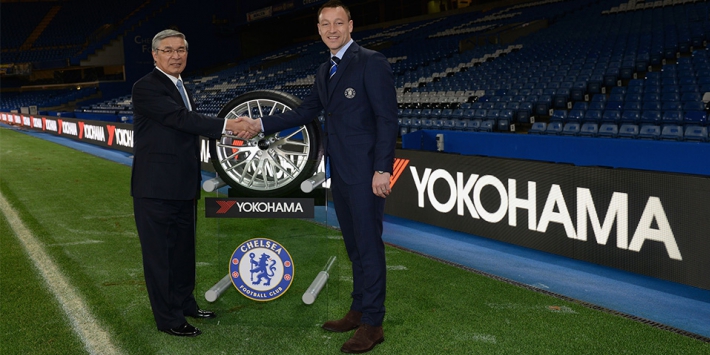Offizielle Ankündigung der Partnerschaft, M. Noji von Yokohama und John Terry von FC Chelsea