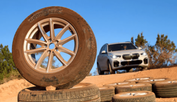 Auto Bild testet die Reifen auf einem BMW X5 im Schlamm