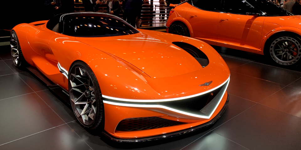orangefarbenes Auto auf der NY Auto Show